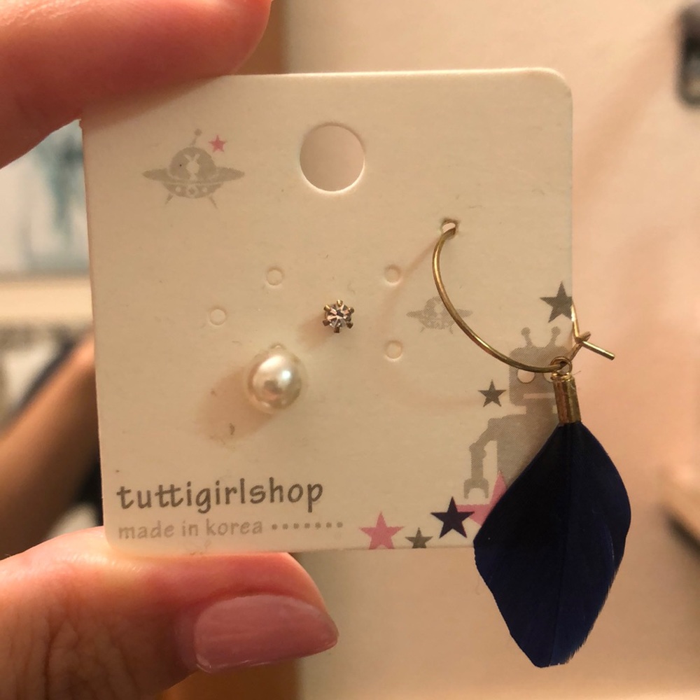 Pearl and feather earring set